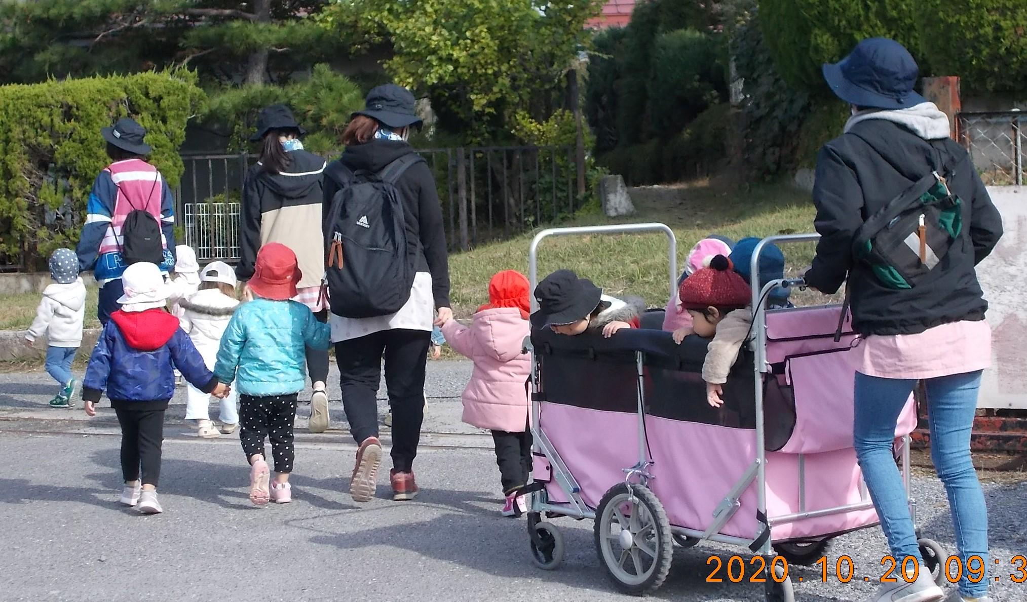 園外保育の散歩に出かけました 保育日誌 認定こども園 松本短大幼稚園